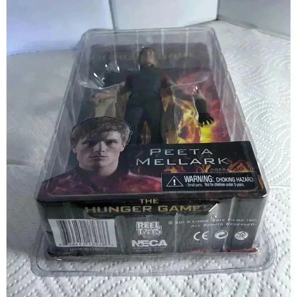 The Hunger Games Series 2 Peeta Mellark Action Figure by Neca Reel Toys New - Picture 5 of 8